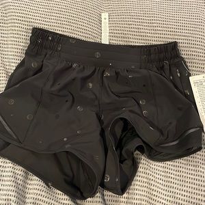 Lululemon Hotty Totty Short 4” lined size 8